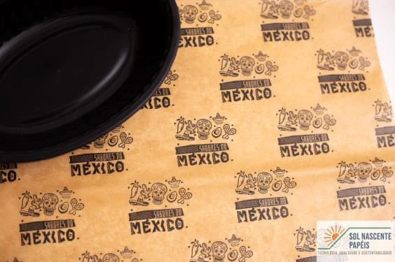 Papel kraft com impressão personalizada em preto