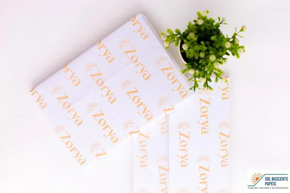 Papel de seda branco com impressão dourada personalizada